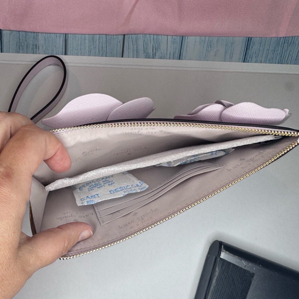 Kate Spade 3D Flora Flower Medium L-Zip Wristlet Pale Amethyst - KK972 MSRP $179 - Picture 6 of 16